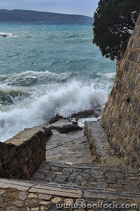 vejaskalejugovali1mal