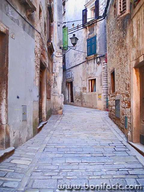 travel___Old Town Street___Rovinj, Croatia.
