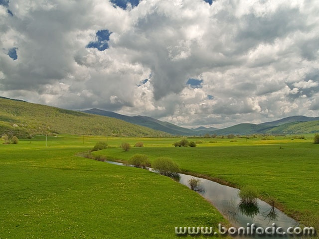 nature___Cloudy Field___Jezerane, Croatia.