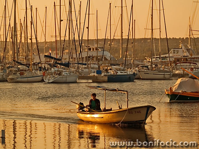 barkabiogradmarina1mal