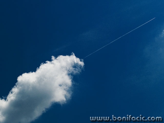 avionpredeoblak1mal