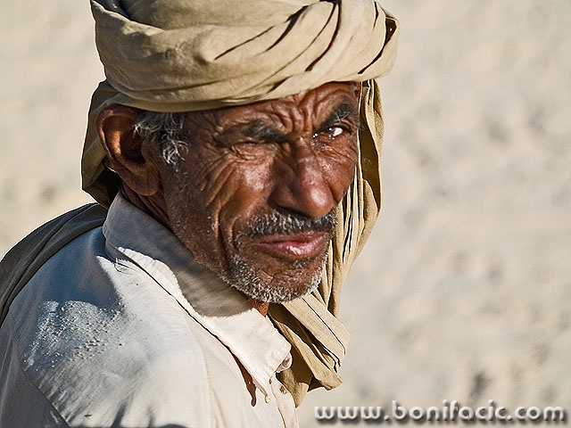 people___Half Look___Sahara, Tunisia.