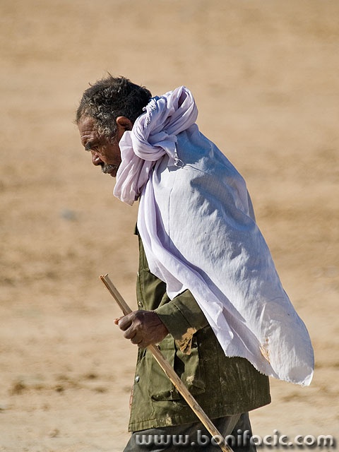 people___Desert Walk___Sahara, Tunisia.