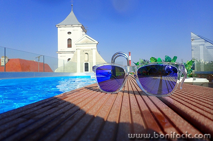 oakleybazenos1mal