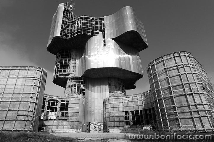 petrovagoraspom4bwmal