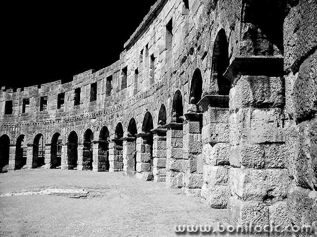 bw___Curvature___Pula, Croatia.