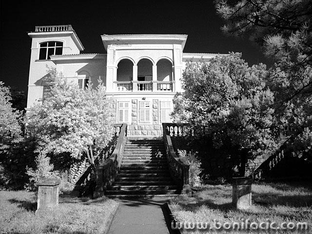 bw___Villa___Cres, Croatia.