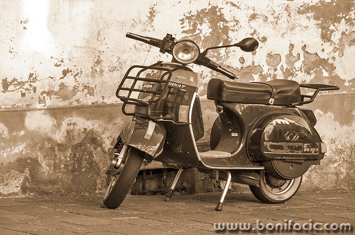 ptujvespa2sepiamal