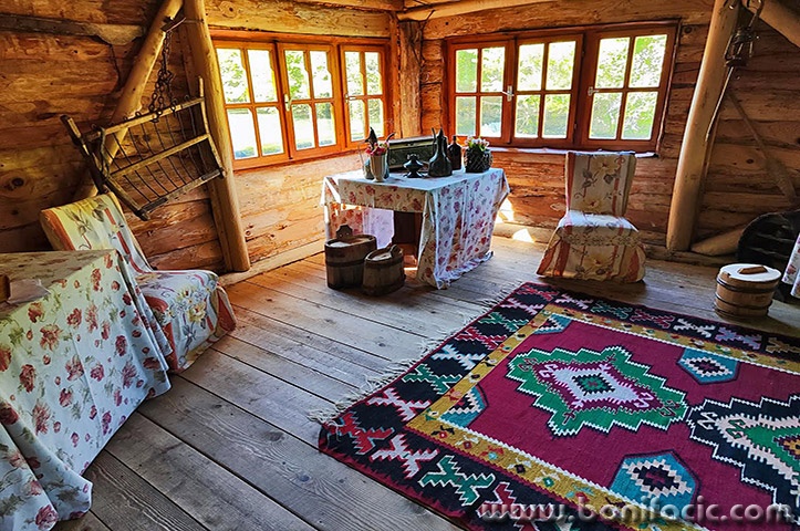 ethnokostelskibukmal